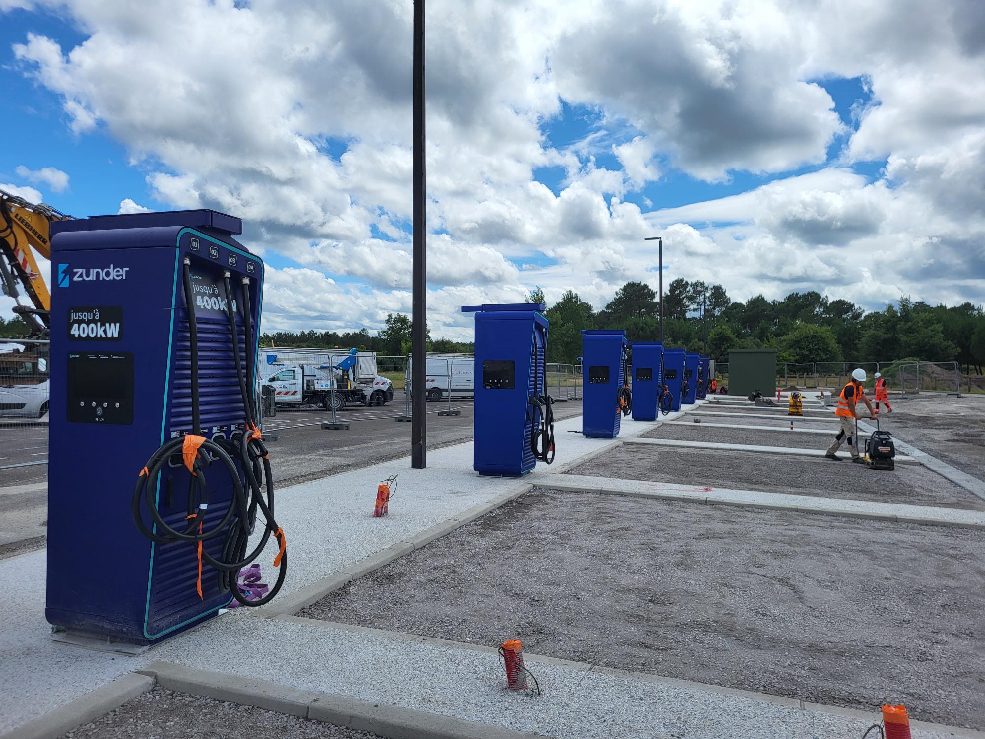 Installation de bornes IRVE par SDEL Réseaux Landes