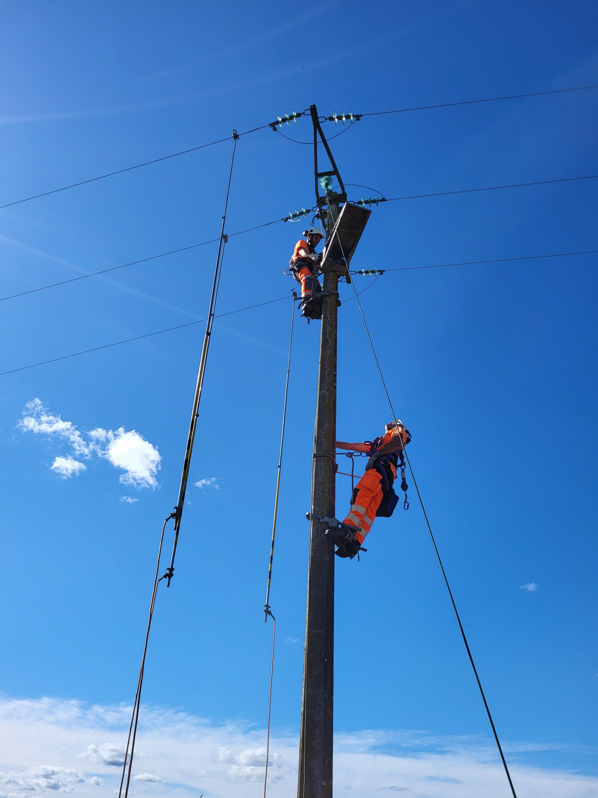 Activité réseaux électriques souterrains et aériens HTA / BT