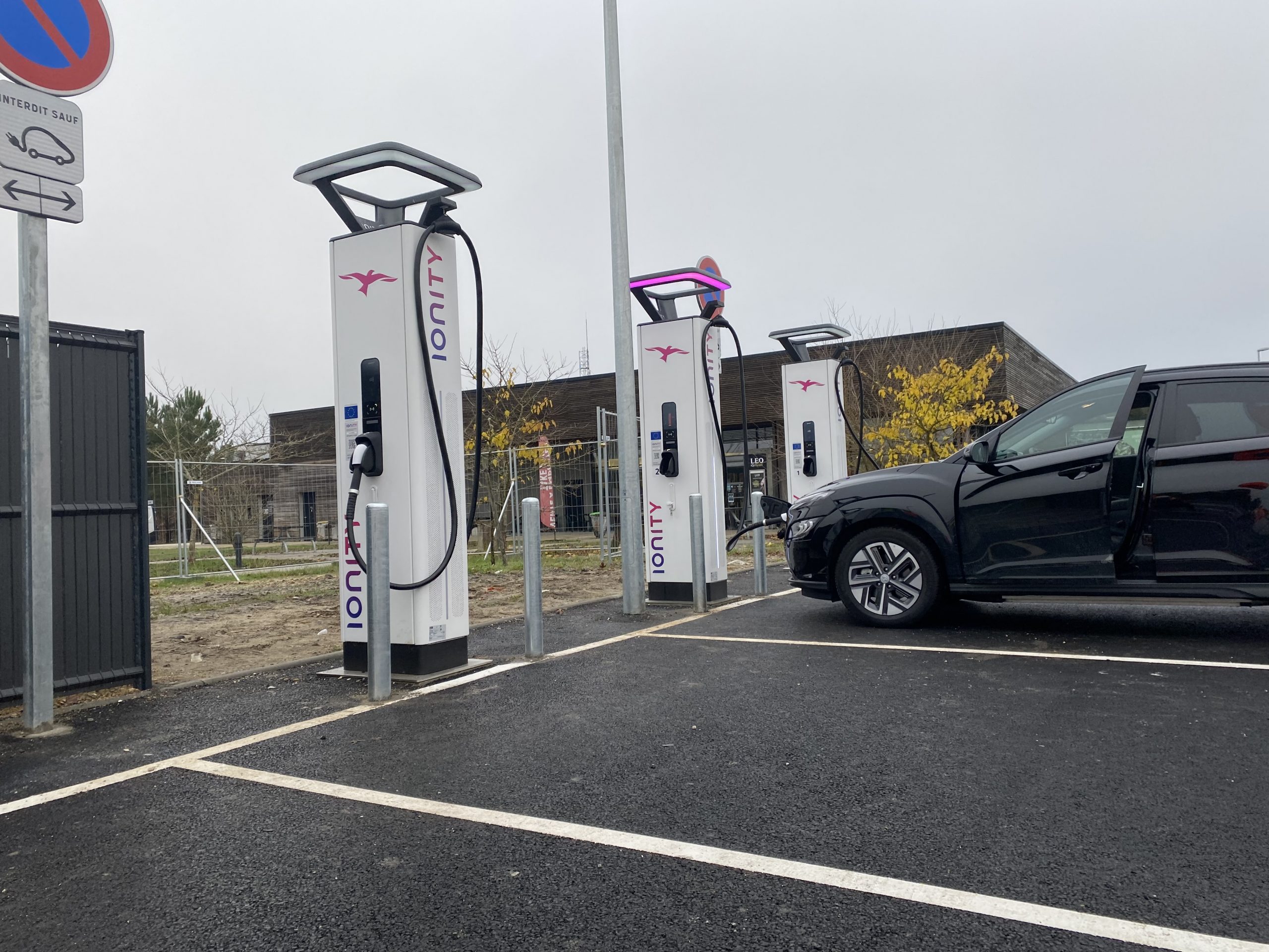 Installation de bornes IRVE par SDEL Réseaux Landes