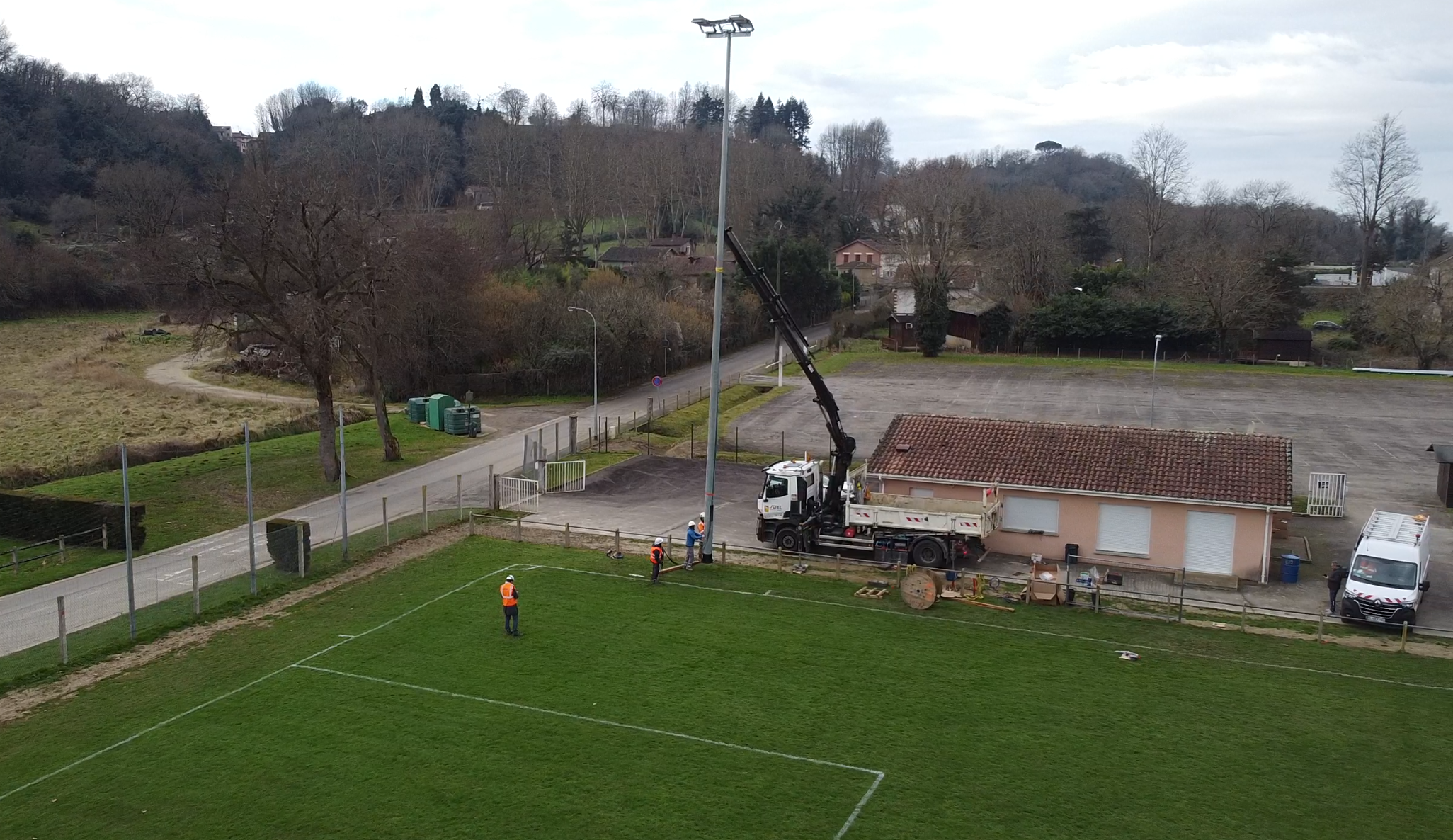Eclairage stade réalisé par SDEL Réseaux Landes