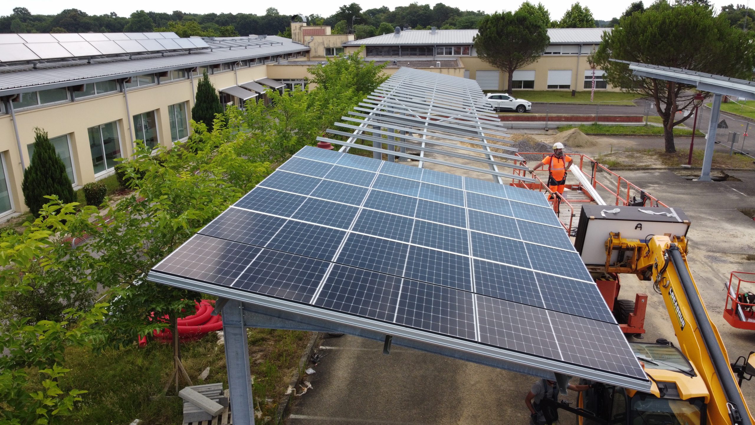 Toiture en panneaux photovoltaïques pour parking