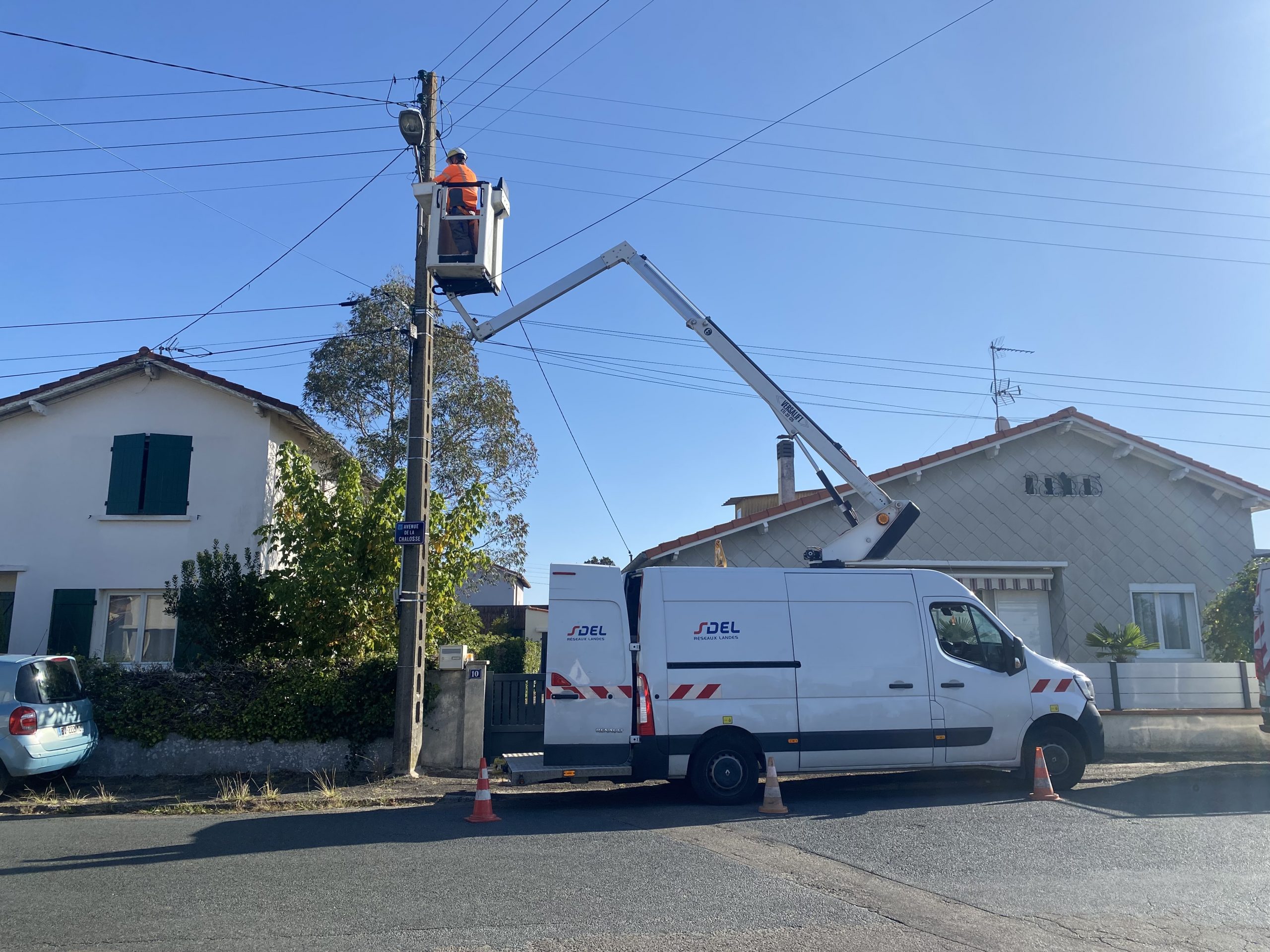 Activité réseaux électriques souterrains et aériens HTA / BT