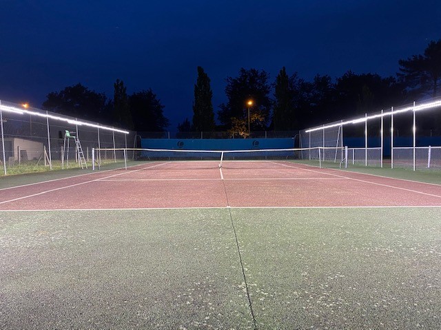 Eclairage cours de tennis réalisé par SDEL Réseaux Landes